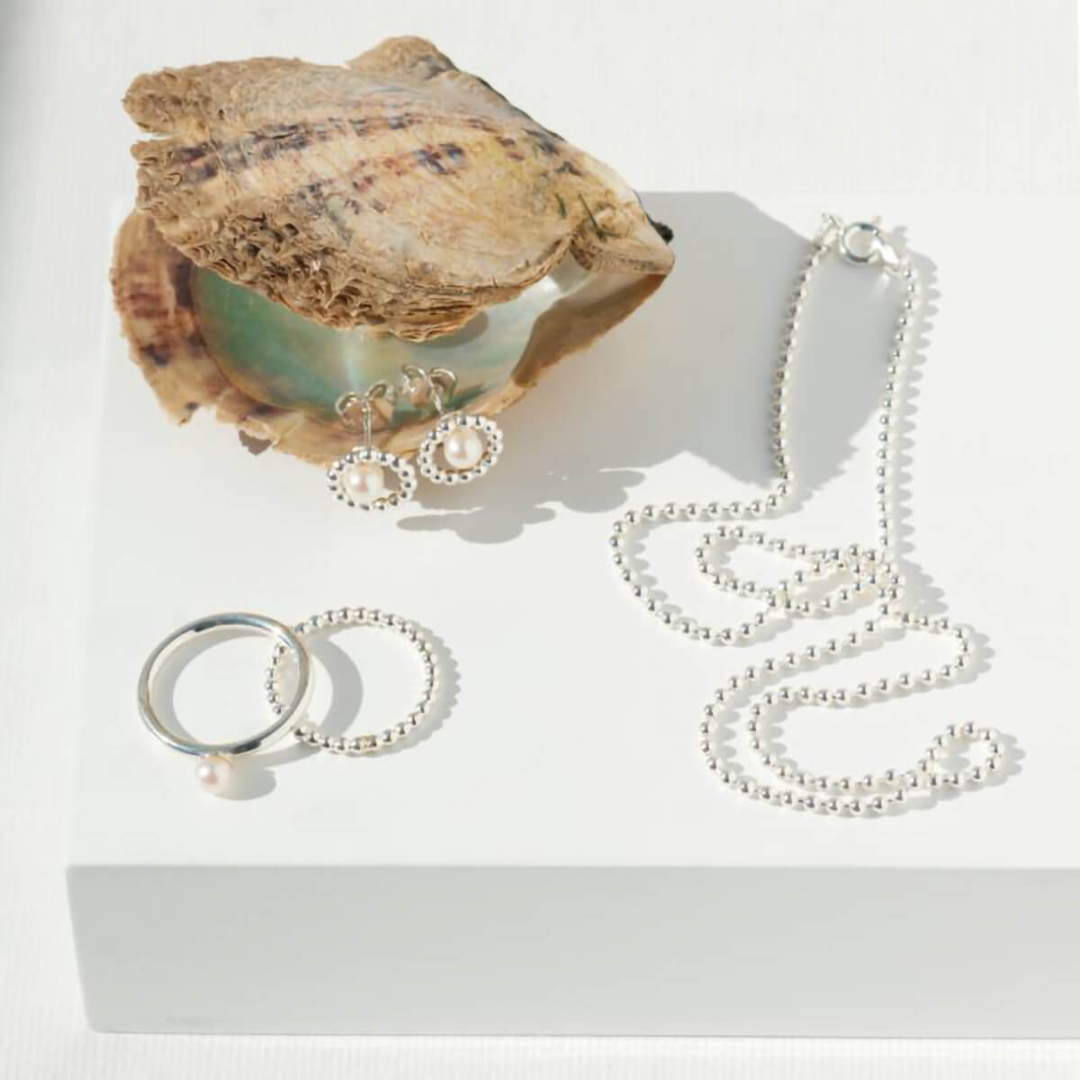 Schmuck­set Silber, Kugelkette, Ring mit Perle